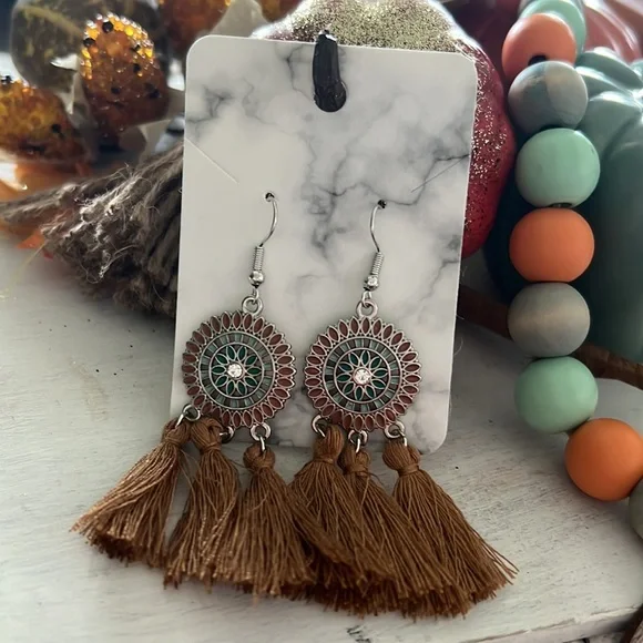 NIP Boho Western Tribal Tassel Dangling Earrings - Picture 4 of 4